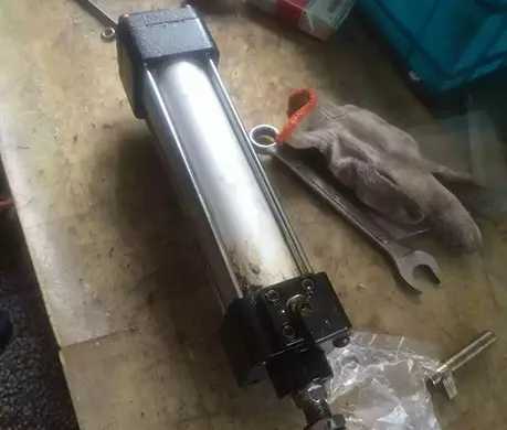 數(shù)控加工中心打刀缸工作原理及故障處理